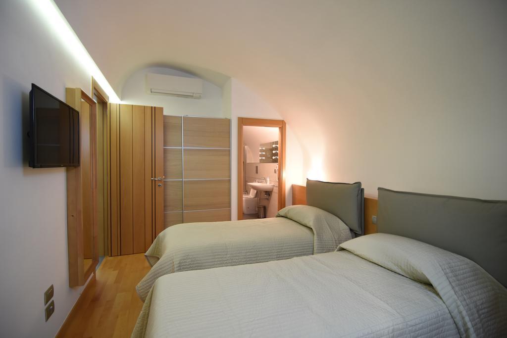 La Strada Parlata Hotel Naples Exterior photo
